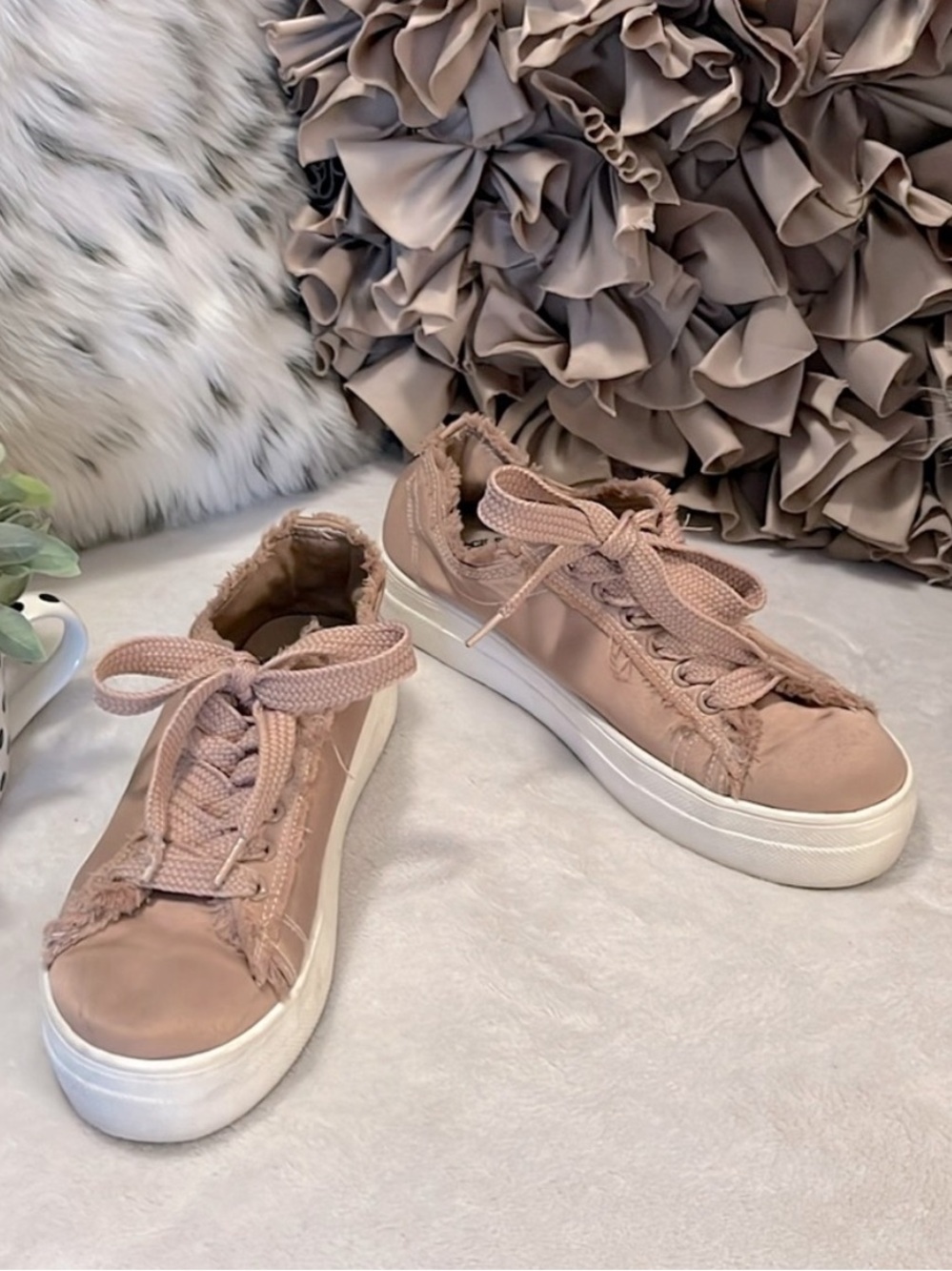 Rock & Candy “Silky” Rose Gold Pink Satin Platform Low Top Lace Up Sneakers Sz 7